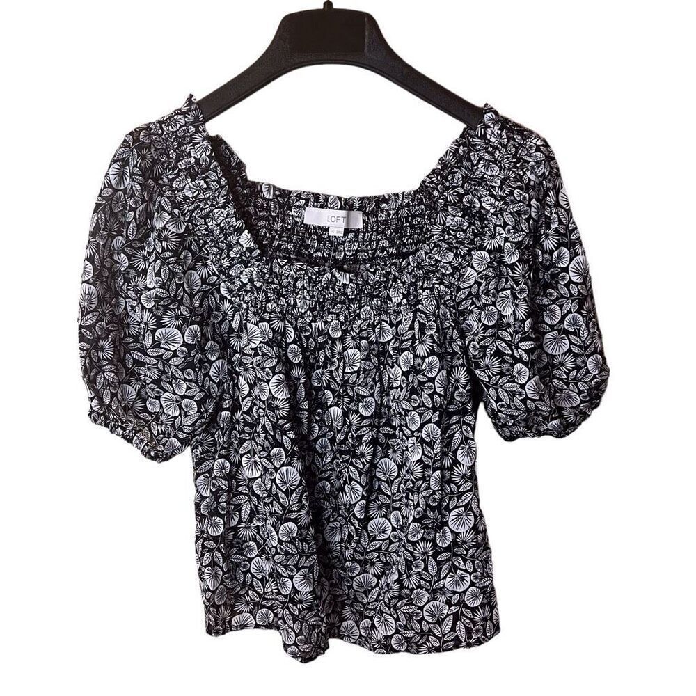 New With Tags Ann Taylor Loft Womens Smocked Short Sleeve Blouse Size XS Career